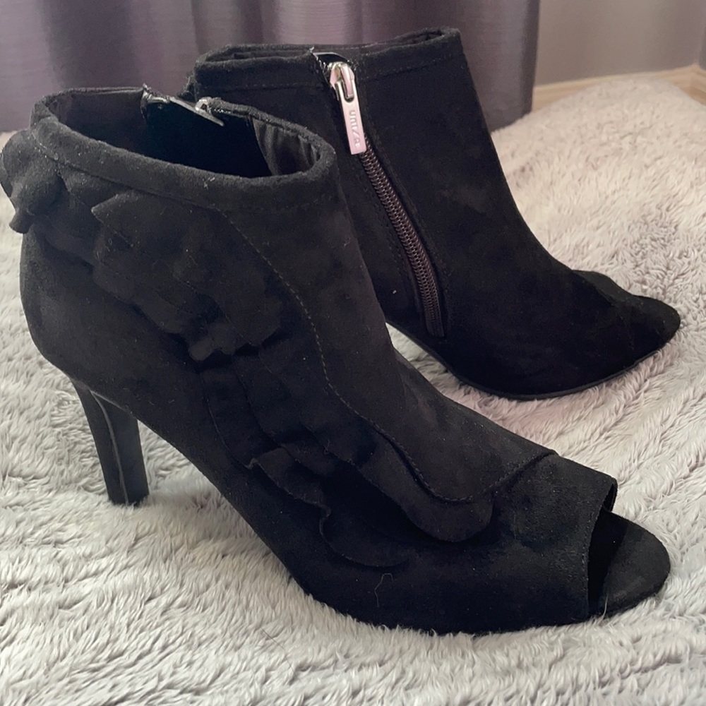 Unisa black suede open toe booties in size 8